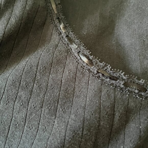 BLACK CROPPED POINTELLE TEE - Picture 3 of 4